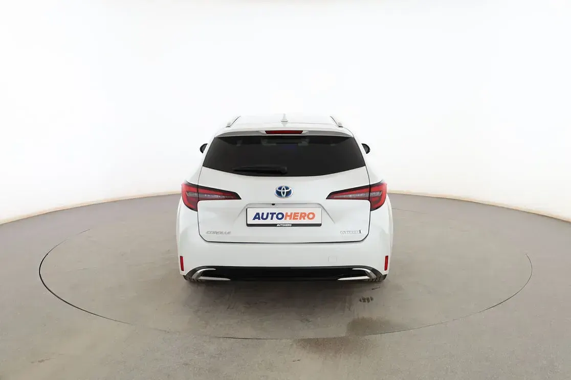 Usado Toyota Corolla Style 196 CV (144 kW) 2023 Blanco Familiar