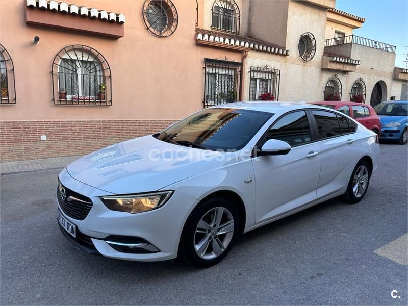 Blanco Usado 2017 Opel Insignia Selective Berlina | 9500 € (Buen precio) - Imagen 1/4