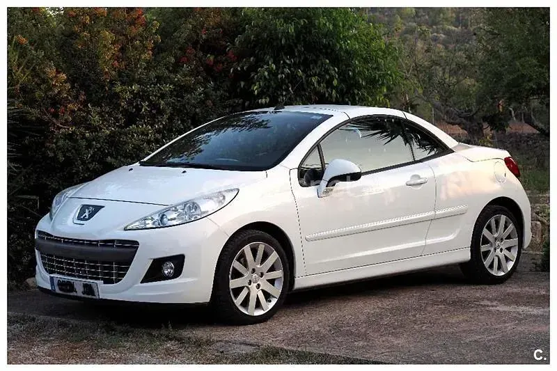 Usado Peugeot 207 CC 112 CV (82 kW) 2014 Blanco Descapotable