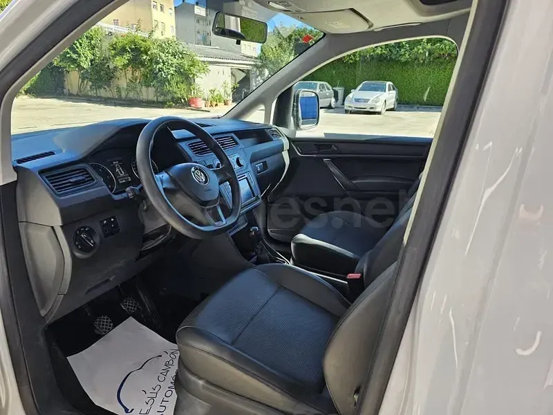 Usado VW Caddy Trendline 102 CV (75 kW) 2019 Blanco Monovolumen