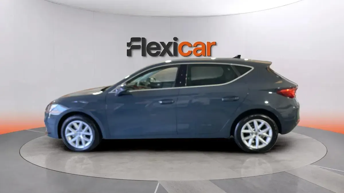 Usado Seat Leon FR 150 CV (110 kW) 2025 Gris Berlina