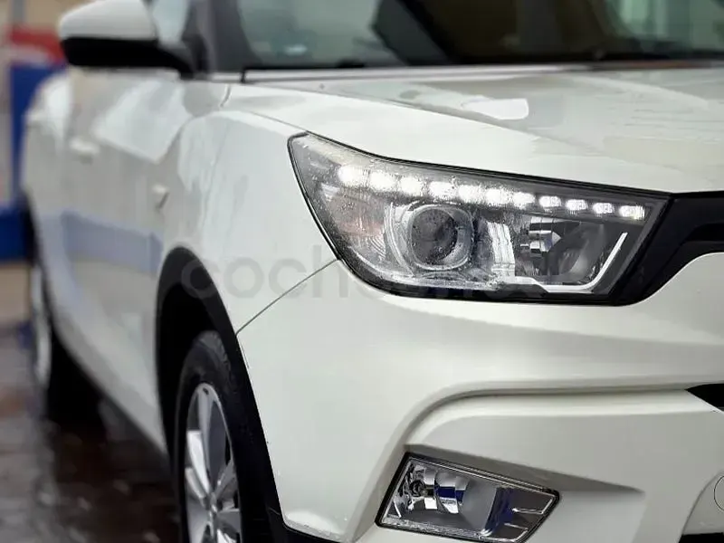 Usado SsangYong Tivoli 128 CV (94 kW) 2016 Blanco SUV
