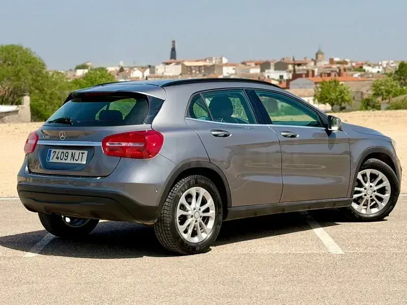 Usado Mercedes GLA200 Style 156 HP (114 kW) 2014 Cinzento SUV