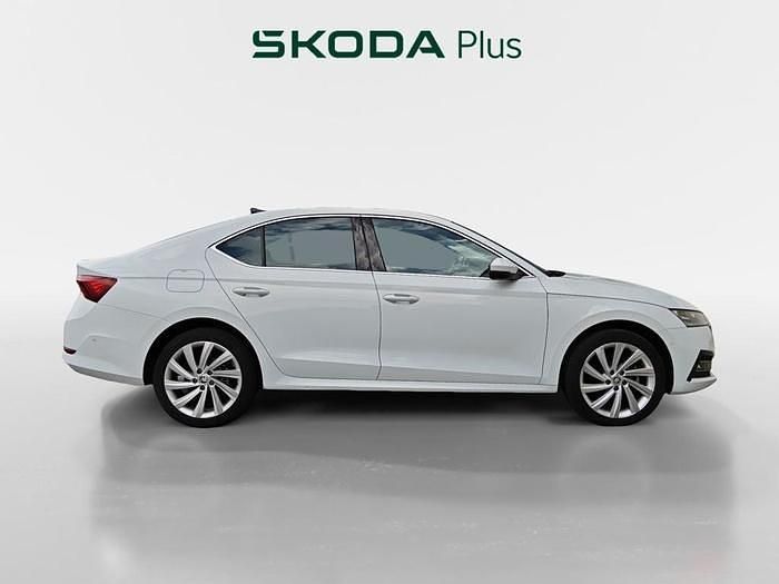 Usado Skoda Octavia Style 204 CV (150 kW) 2022 Blanco