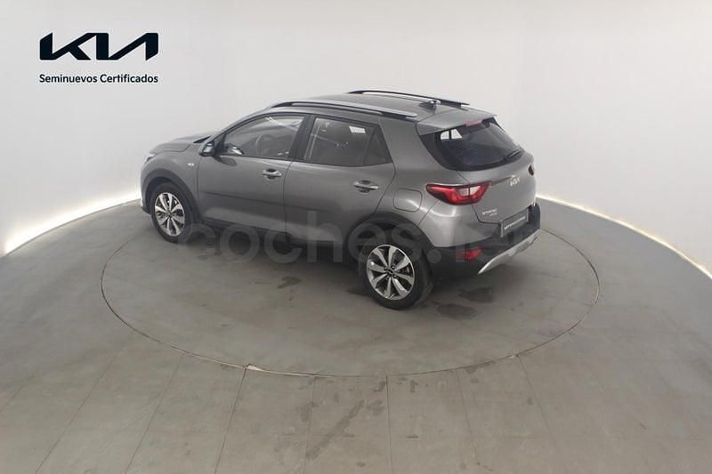 Usado Kia Stonic 100 CV (73 kW) 2025 Gris / plata SUV