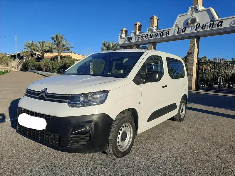 Usado Citroën Berlingo Feel 100 CV (73 kW) 2019 Blanco Monovolumen