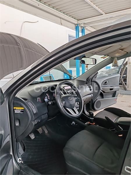 Usado Kia Ceed 90 CV (66 kW) 2010 Gris / plata Utilitario