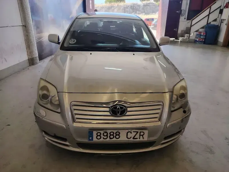 Usado Toyota Avensis Executive 147 CV (108 kW) 2004 Gris / plata Berlina
