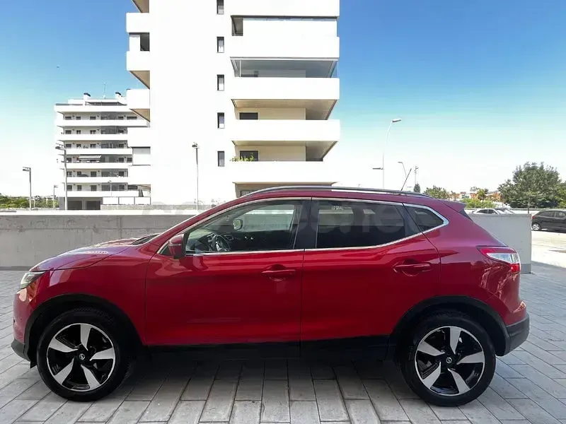 Usado Nissan Qashqai Tekna 110 CV (80 kW) 2015 Rojo SUV