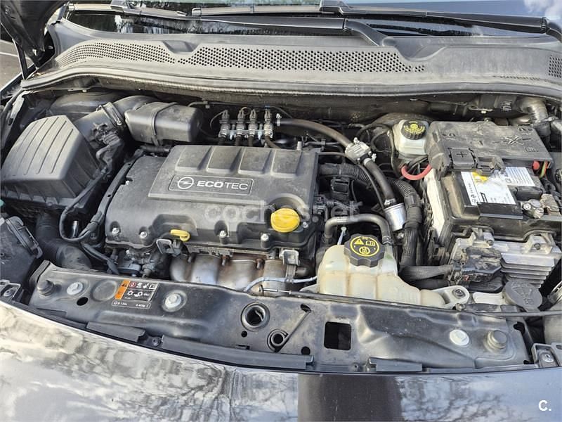 Usado Opel Adam Rocks 87 CV (63 kW) 2015 Negro Utilitario