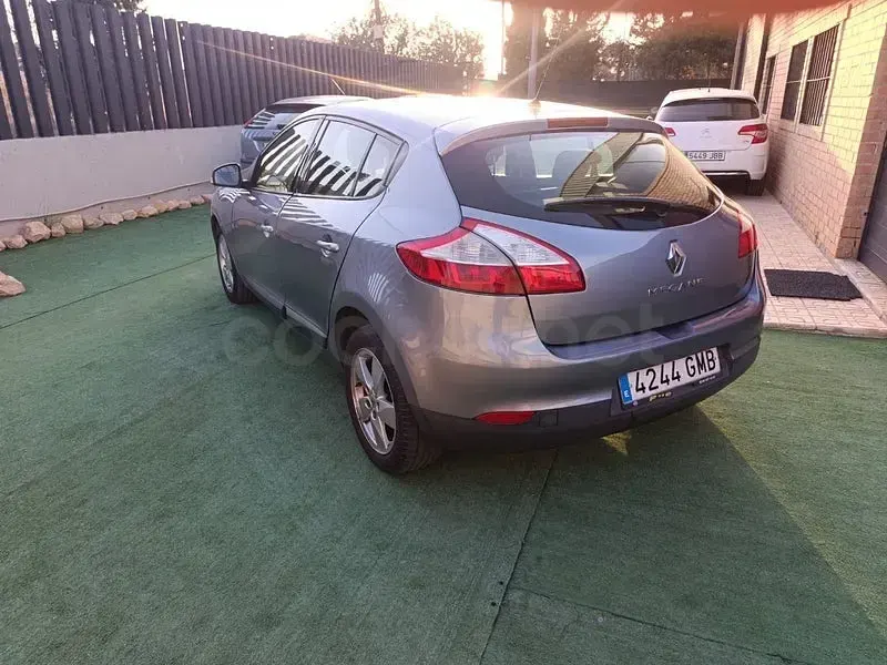 Usado Renault Mégane III Dynamique 105 CV (77 kW) 2010 Azul Berlina
