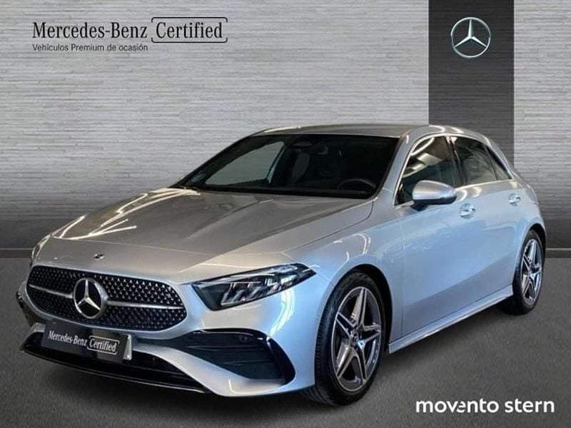 Plateado Usado 2024 Mercedes A180 Advanced Utilitario | 30.900 € (Precio justo) - Imagen 1/4