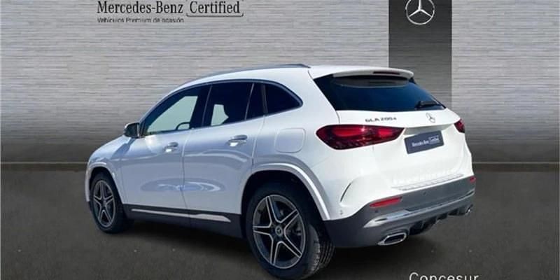 Usado Mercedes GLA200 150 HP (110 kW) 2023 Branco SUV