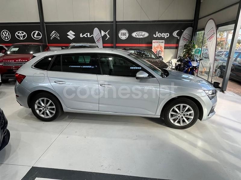 Usado Skoda 110 R Ambition 110 CV (80 kW) 2022 Gris / plata Berlina