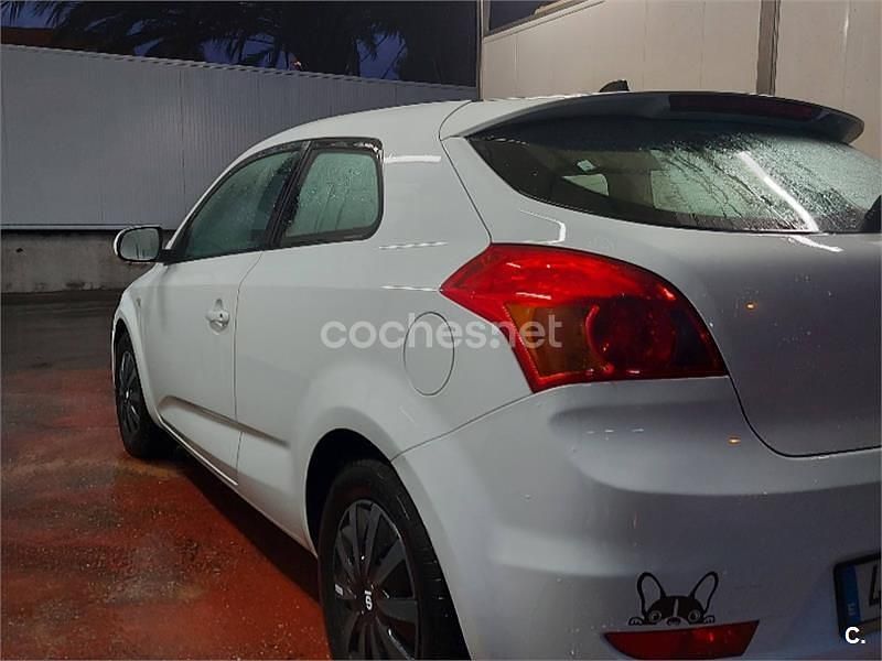 Usado Kia ProCeed 90 CV (66 kW) 2011 Blanco Berlina