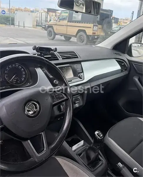 Usado Skoda Fabia Ambition 75 CV (55 kW) 2017 Azul Berlina