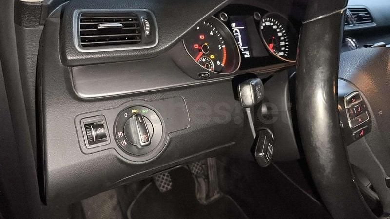 Usado VW Passat Advance 140 CV (102 kW) 2013 Gris / plata Berlina