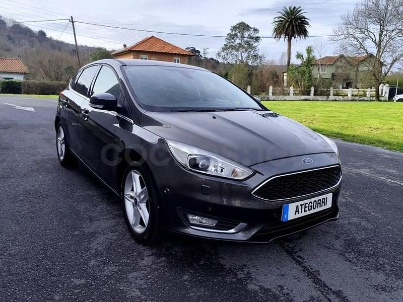 Usado Ford Focus Active 120 CV (88 kW) 2018 Gris / plata Berlina