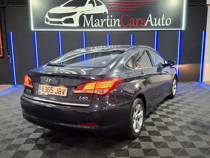 Usado Hyundai i40 135 CV (99 kW) 2014 Gris / plata Berlina