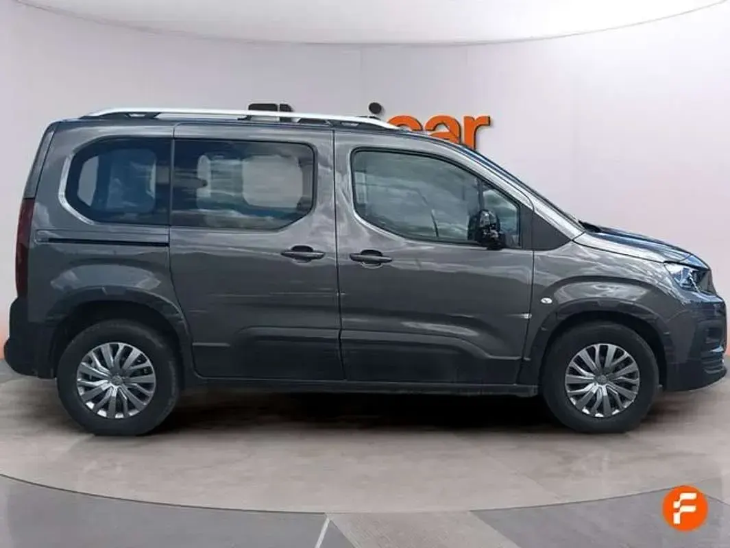 Käytetty Peugeot Rifter Allure 131 HP (96 kW) 2022 Ruskea Tila-auto