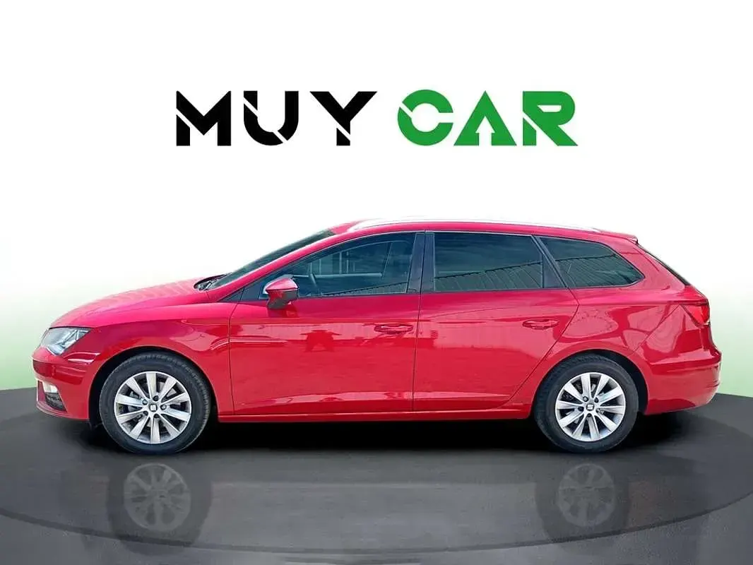 Usado Seat Leon ST Style 131 CV (96 kW) 2020 Rojo Familiar