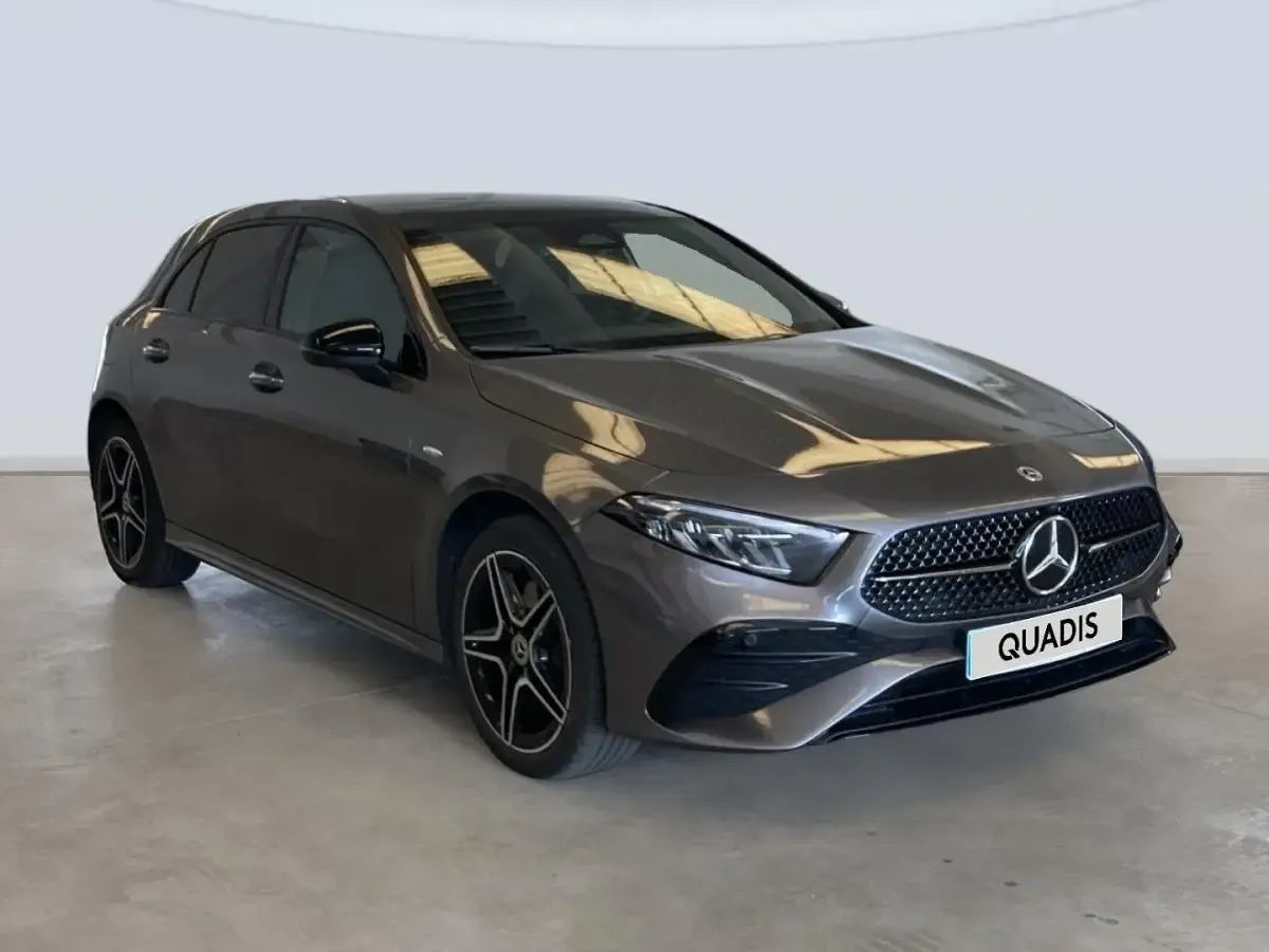 Usado Mercedes A250 218 CV (160 kW) 2025 Gris
