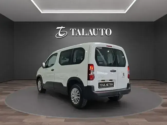 Usado Peugeot Rifter Active 99 CV (72 kW) 2021 Blanco Monovolumen