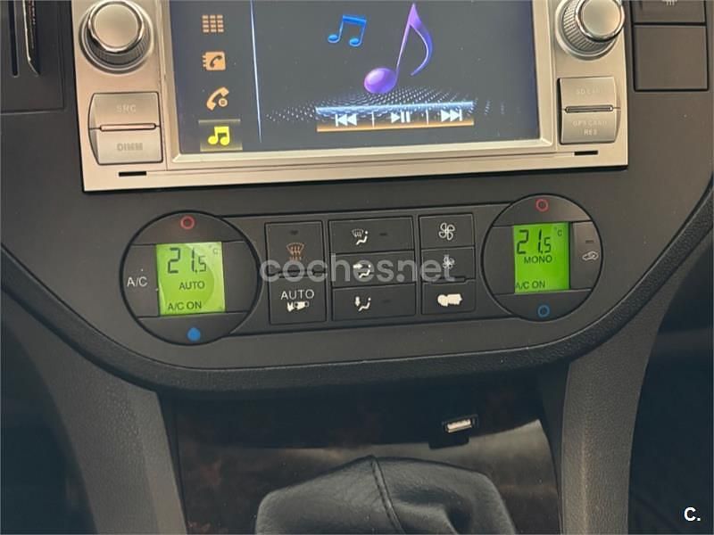 Usado Ford C-MAX Ghia 136 CV (100 kW) 2004 Gris / plata Monovolumen