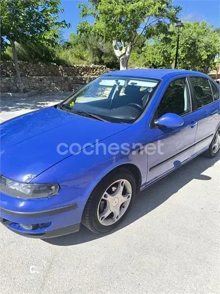 Usado Seat Leon 105 CV (77 kW) 2003 Azul Utilitario