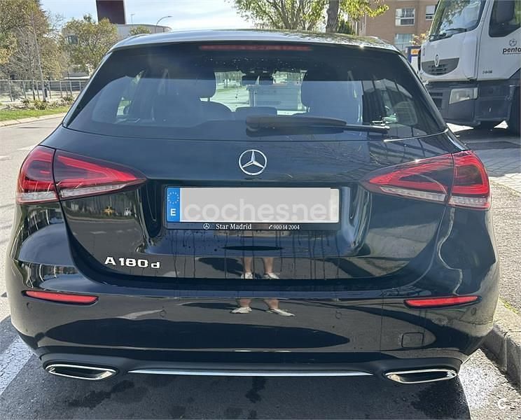 Usado Mercedes A180 116 CV (85 kW) 2022 Negro Berlina