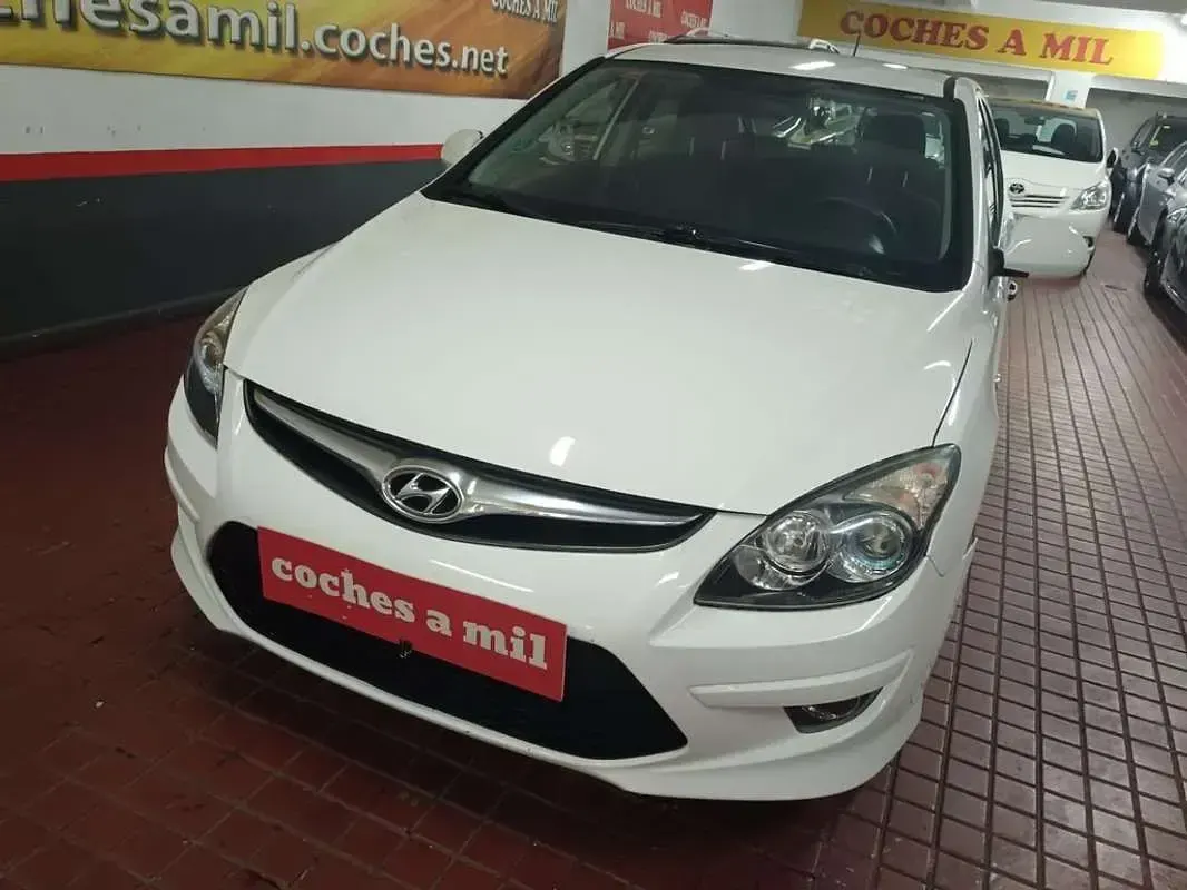 Usado Hyundai i30 Classic 109 CV (80 kW) 2011 Blanco Utilitario