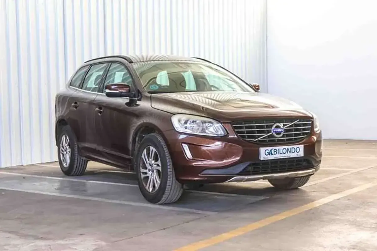 Usado Volvo XC60 Momentum 181 CV (133 kW) 2015 Marrón SUV