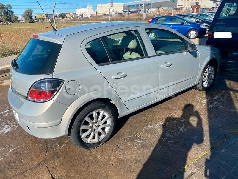 Usado Opel Astra Sport 105 CV (77 kW) 2007 Gris / plata Berlina