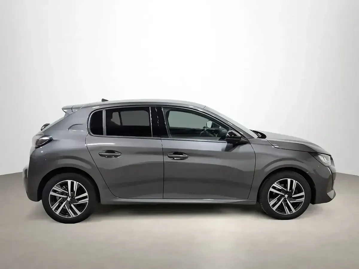 Usado Peugeot 208 Allure 101 CV (74 kW) 2022 Gris Utilitario