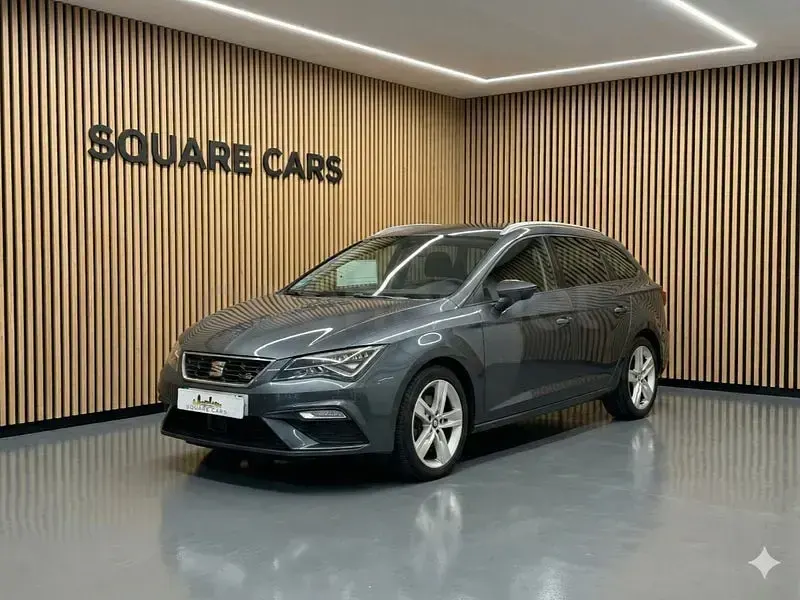 Usado Seat Leon FR 150 CV (110 kW) 2020 Gris / plata Familiar
