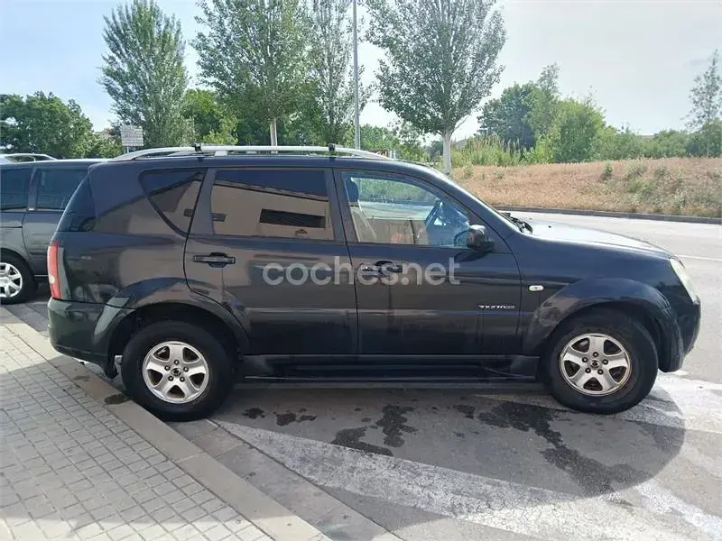 Usado SsangYong Rexton II 165 CV (121 kW) 2007 Negro SUV