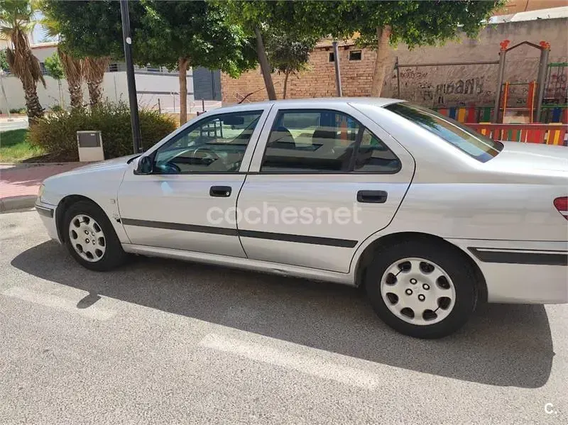 Usado Peugeot 406 110 CV (80 kW) 1999 Gris / plata Berlina