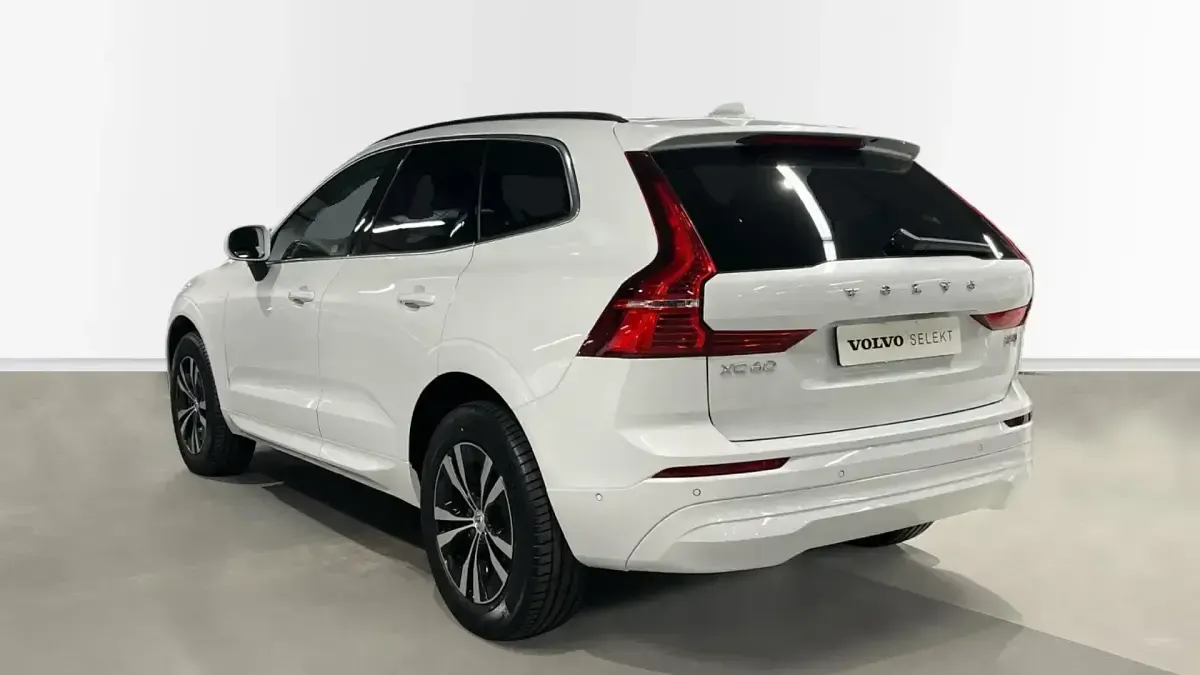 Käytetty Volvo XC60 Core 250 HP (183 kW) 2025 Valkoinen Katumaasturi
