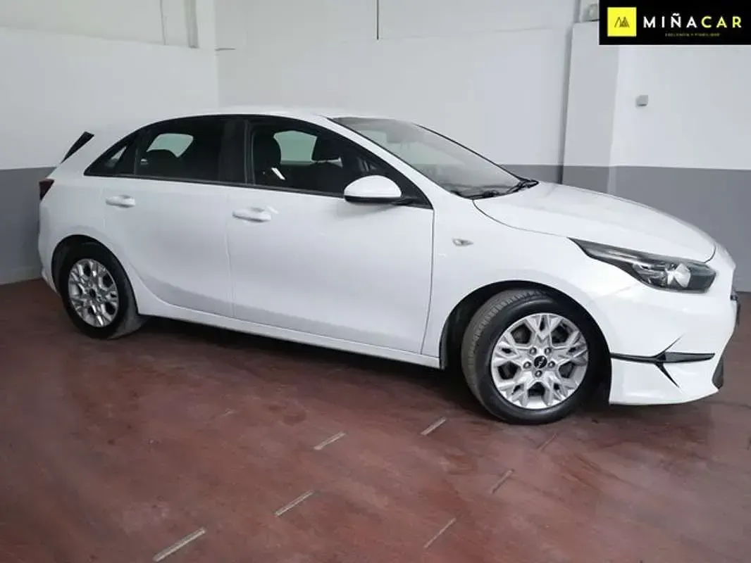 Usado Kia Ceed 101 CV (74 kW) 2022 Blanco Utilitario