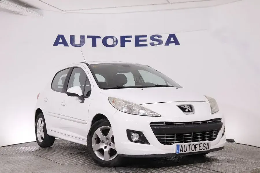 Usado Peugeot 207 Active 92 CV (67 kW) 2012 Plata