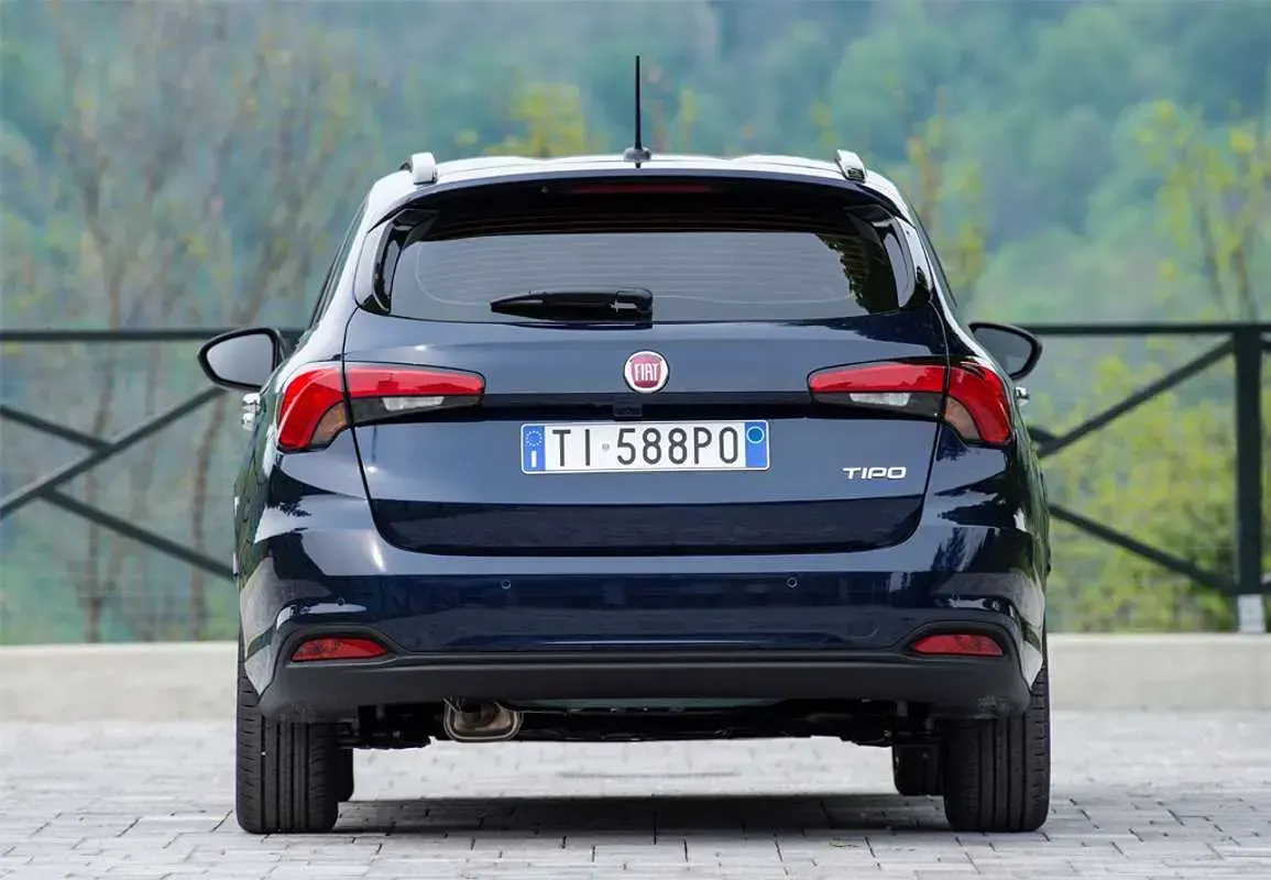 Usado Fiat Tipo Lounge 120 CV (88 kW) 2020 Azul Familiar