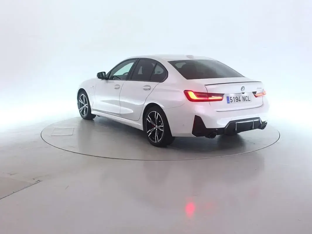 Usado BMW 330e Comfort Edition 292 CV (214 kW) 2025 Gris Berlina