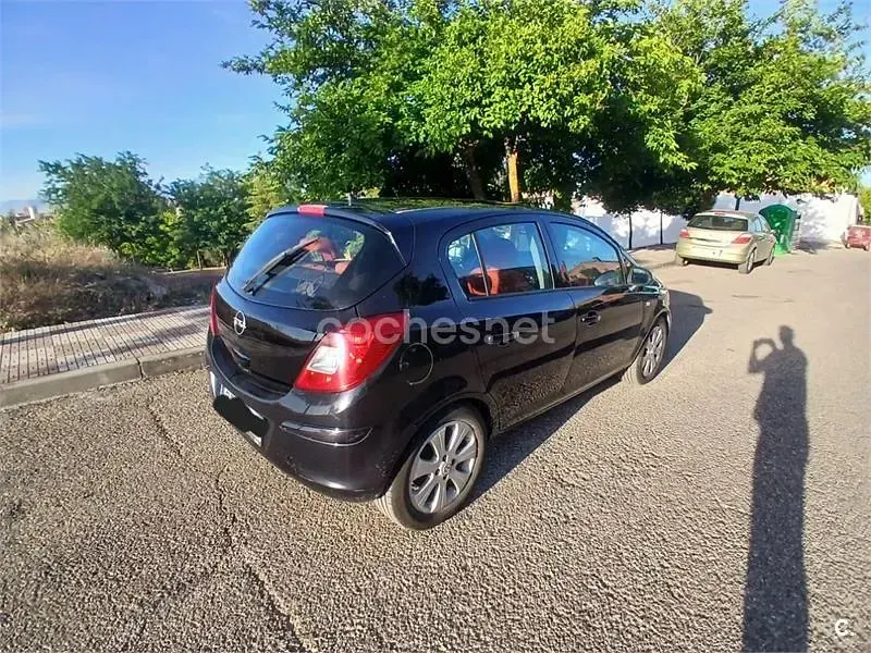 Usado Opel Corsa Essentia 75 CV (55 kW) 2008 Negro Utilitario