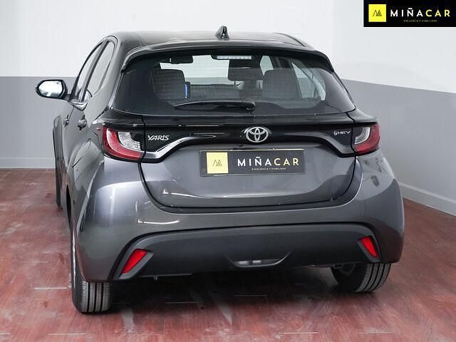 Usado Toyota Yaris Hybrid Business Edition 116 CV (85 kW) 2025 Gris Berlina