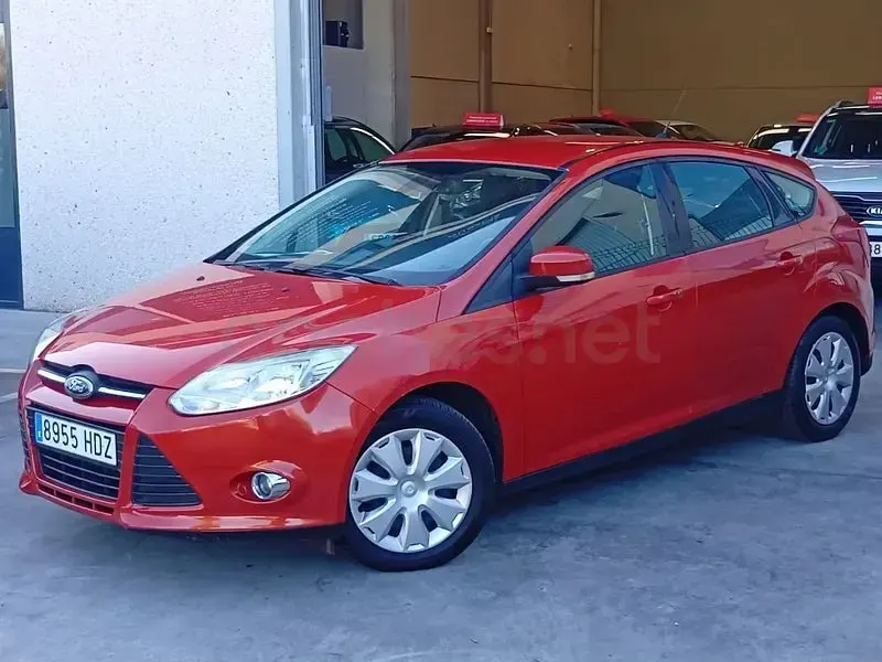 Usado Ford Focus Trend 125 CV (91 kW) 2011 Naranja Utilitario