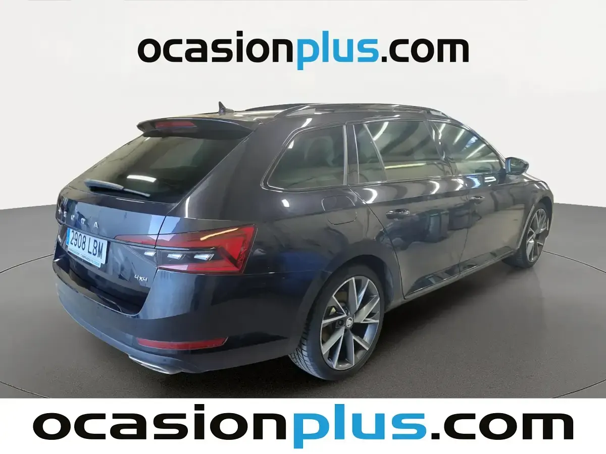 Usado Skoda Superb SportLine 272 CV (200 kW) 2019 Negro Familiar