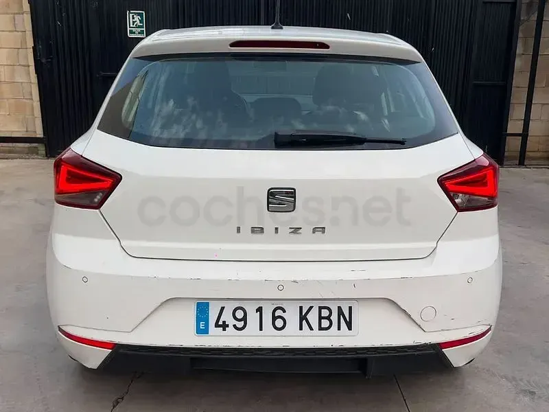 Usado Seat Ibiza Reference 95 CV (69 kW) 2017 Blanco Berlina