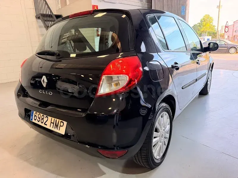Usado Renault Clio IV Business 75 CV (55 kW) 2012 Negro Berlina