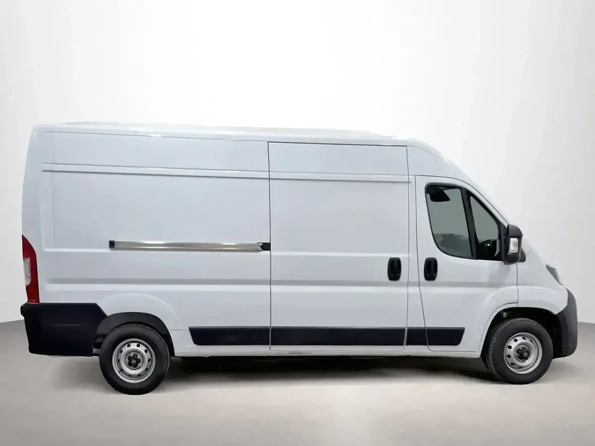 Usado Citroën Jumper 140 CV (102 kW) 2024 Blanco Monovolumen