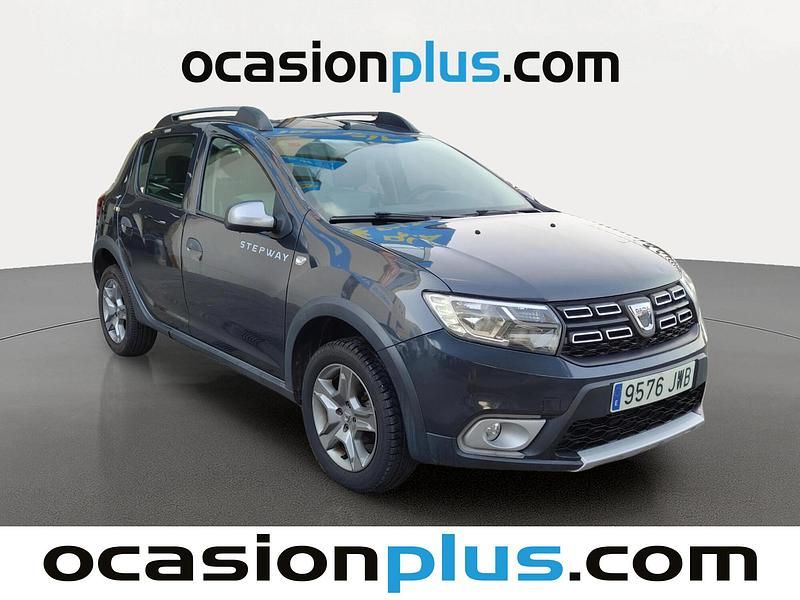 Usado Dacia Sandero Stepway 90 CV (66 kW) 2017 Gris Utilitario